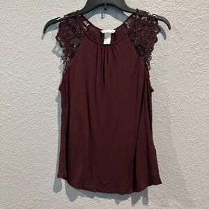 Burgundy Cute Top w Lace Shoulders - Size S